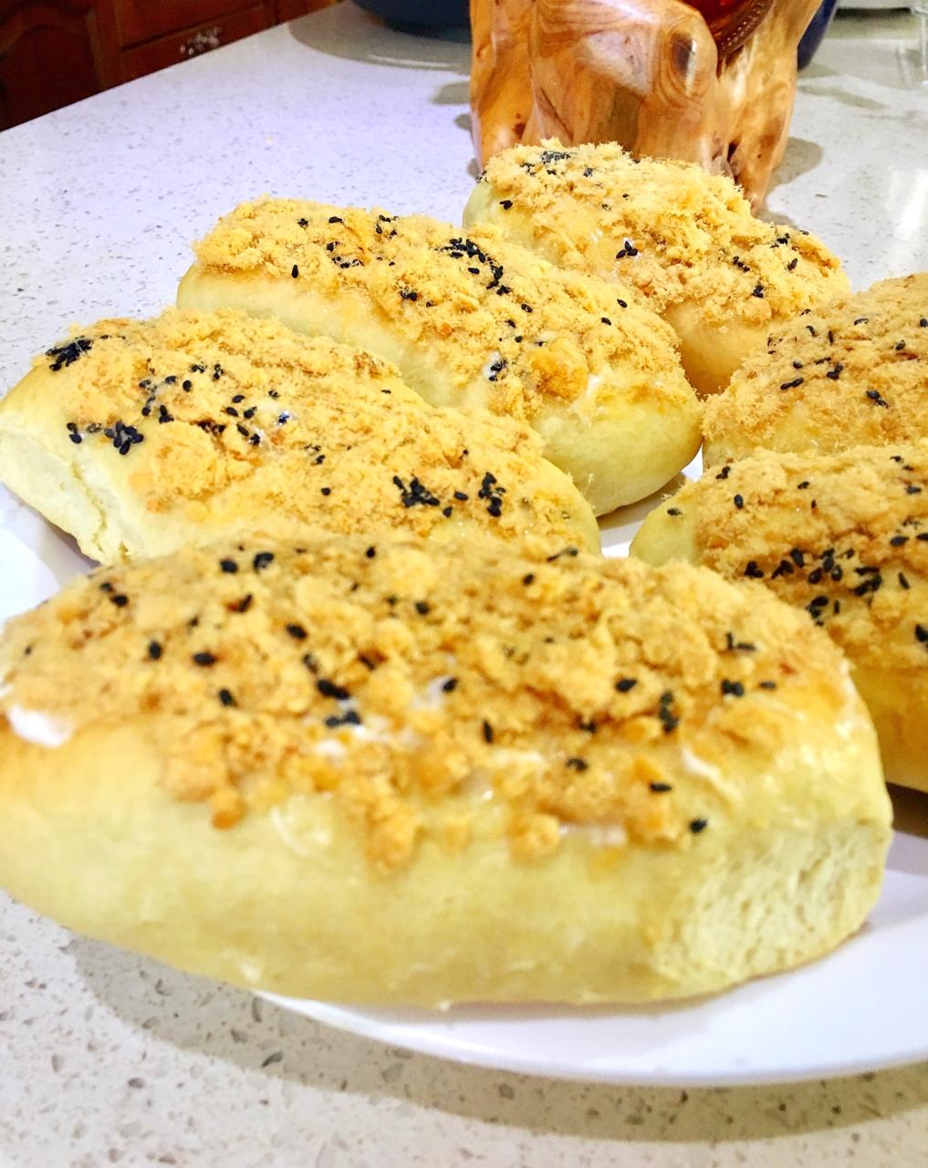 里松外松肉松面包