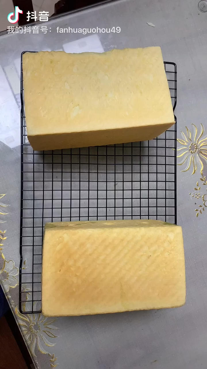清香柔软的抹茶红豆吐司