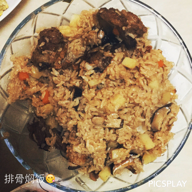 喷香排骨焖饭（爆好吃）