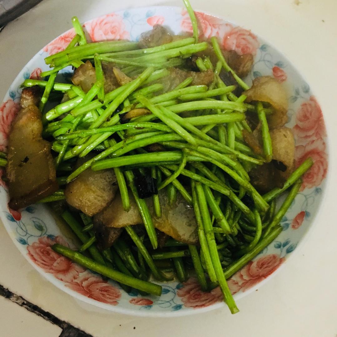 柚子熟了吖做的泥蒿炒腊肉