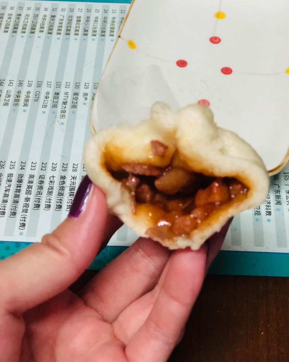 云朵般松软爆浆蜜汁叉烧包