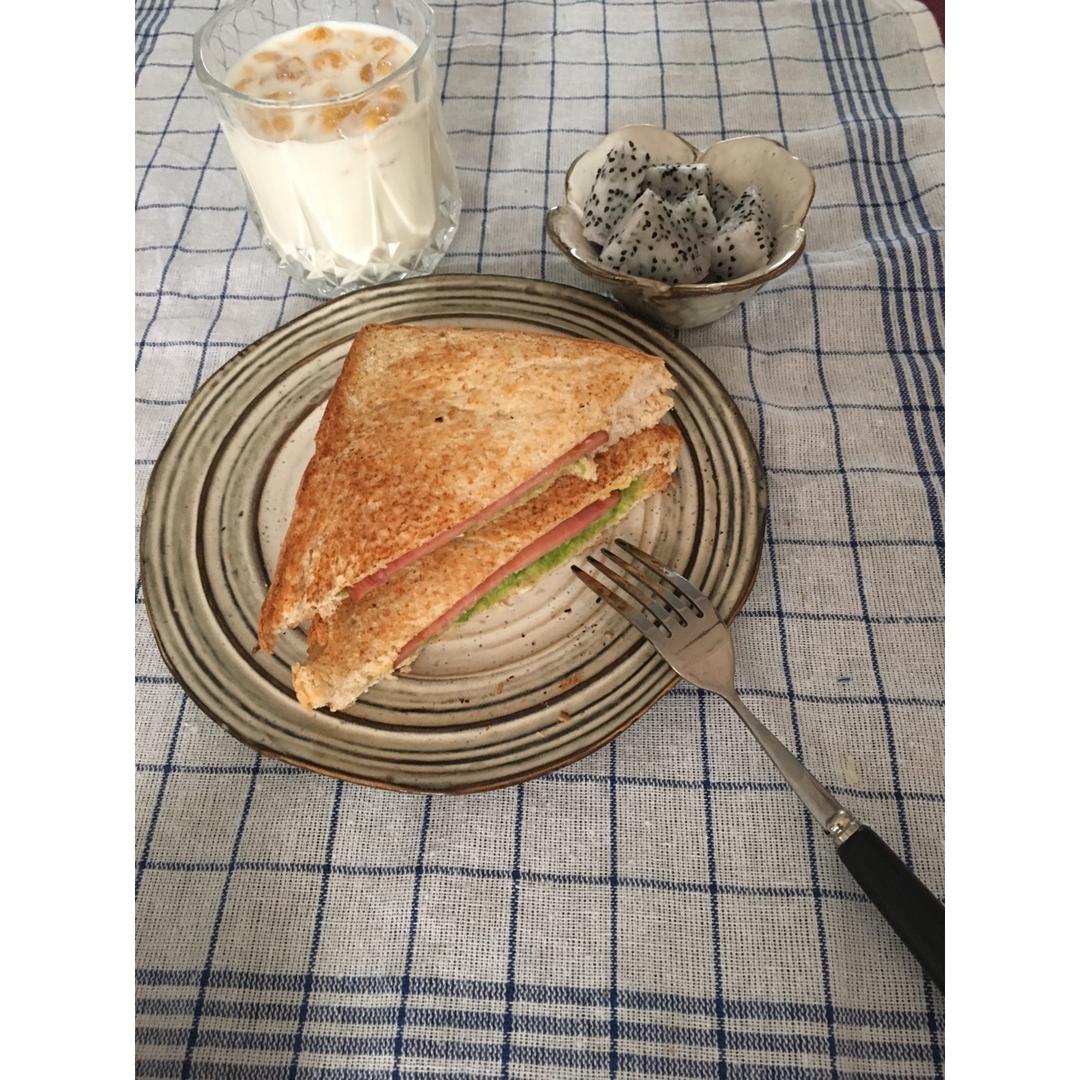 牛油果早餐三明治 Avocado Breakfast Toasted Sandwich
