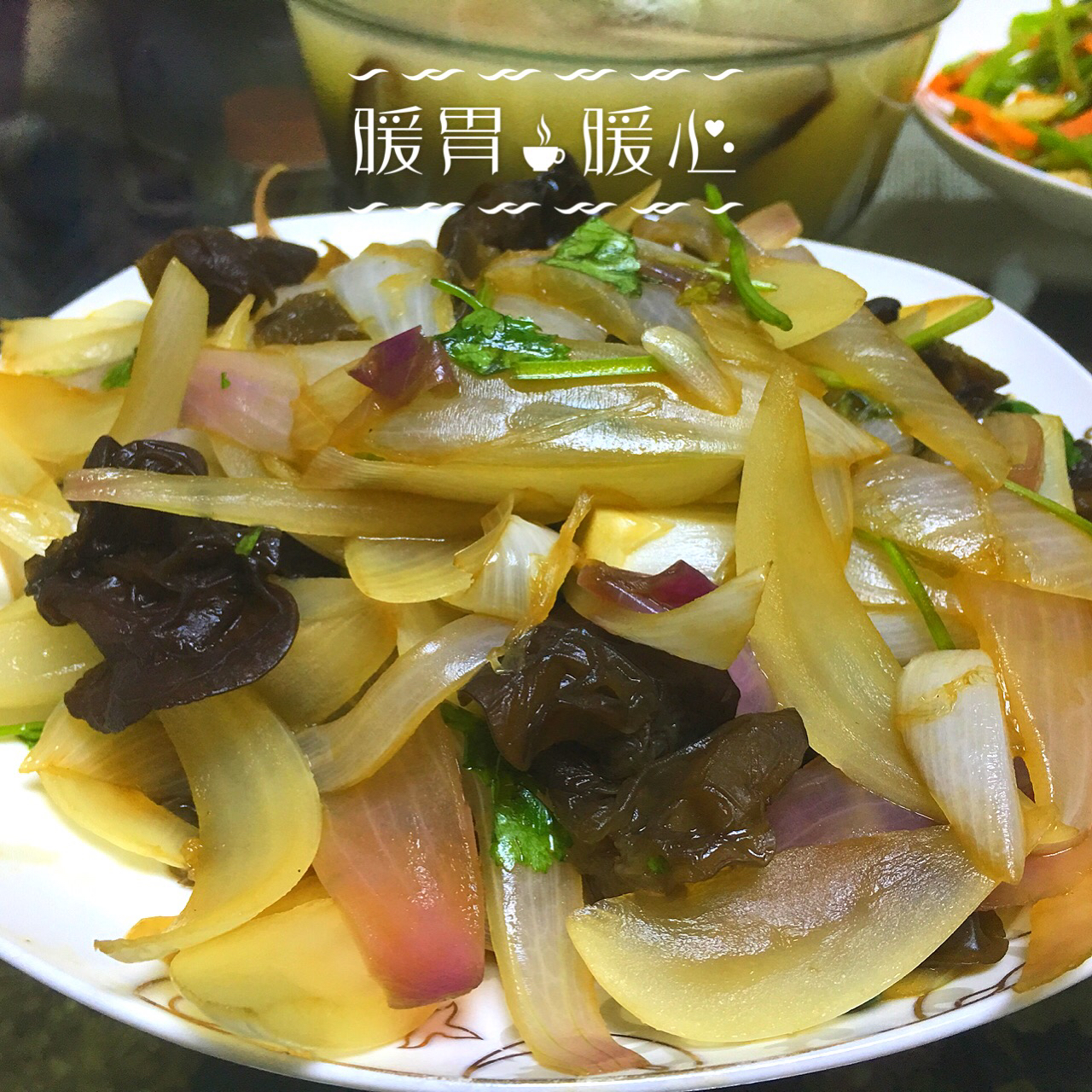 洋葱拌木耳