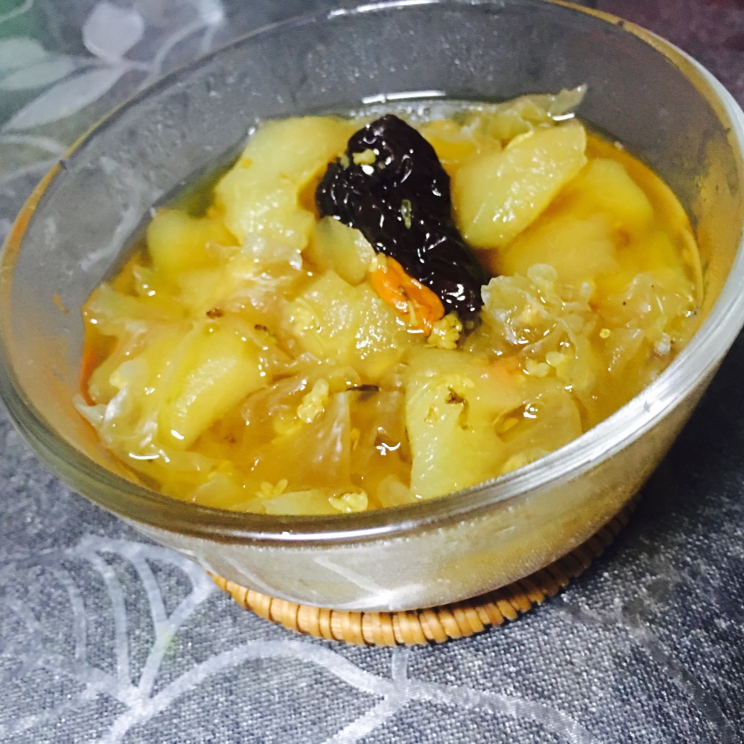 冰糖银耳雪梨汤