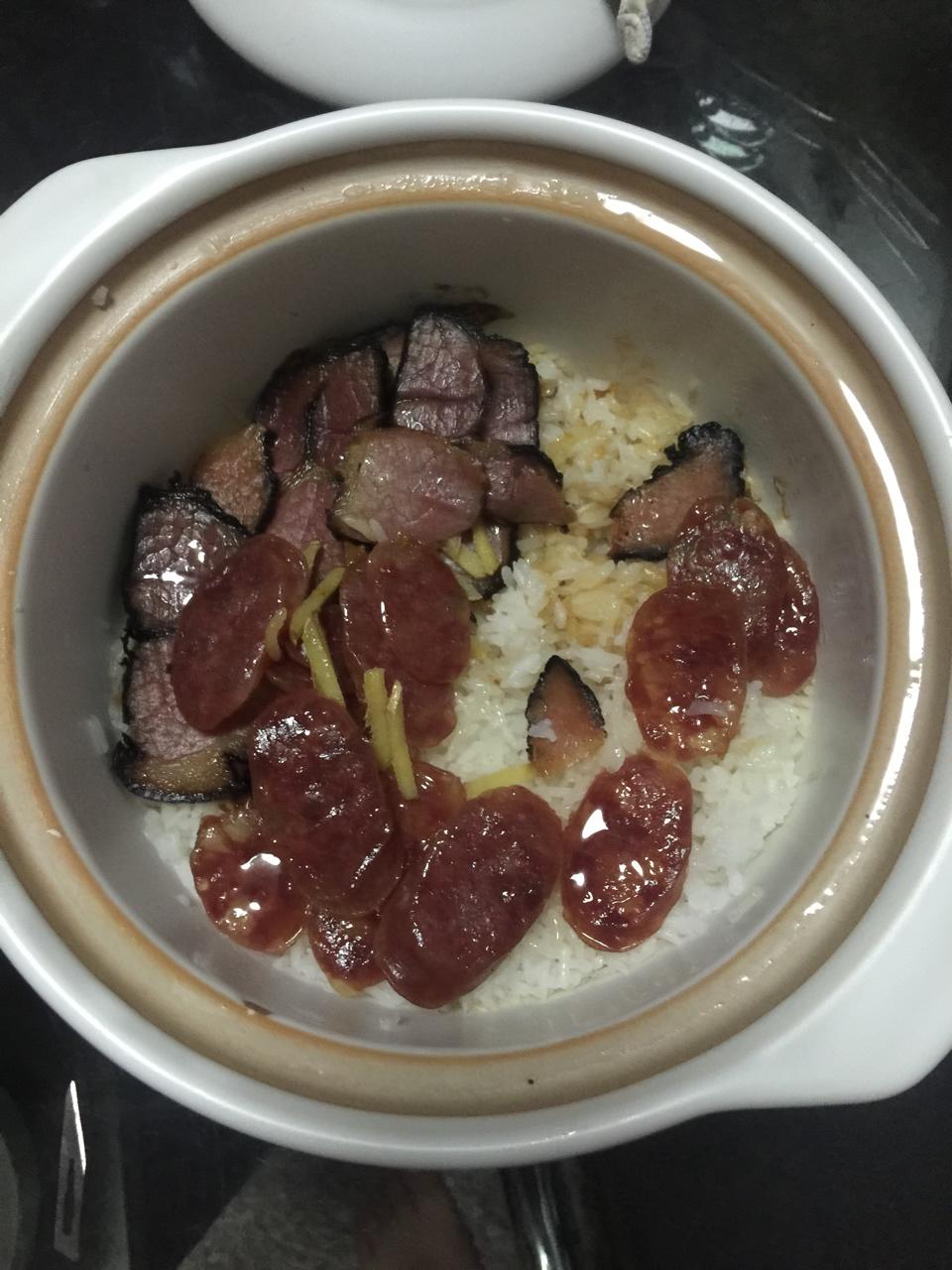 广式腊味煲仔饭