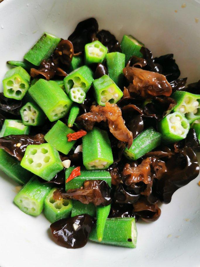 芥末华夫饼做的秋葵拌黑木耳