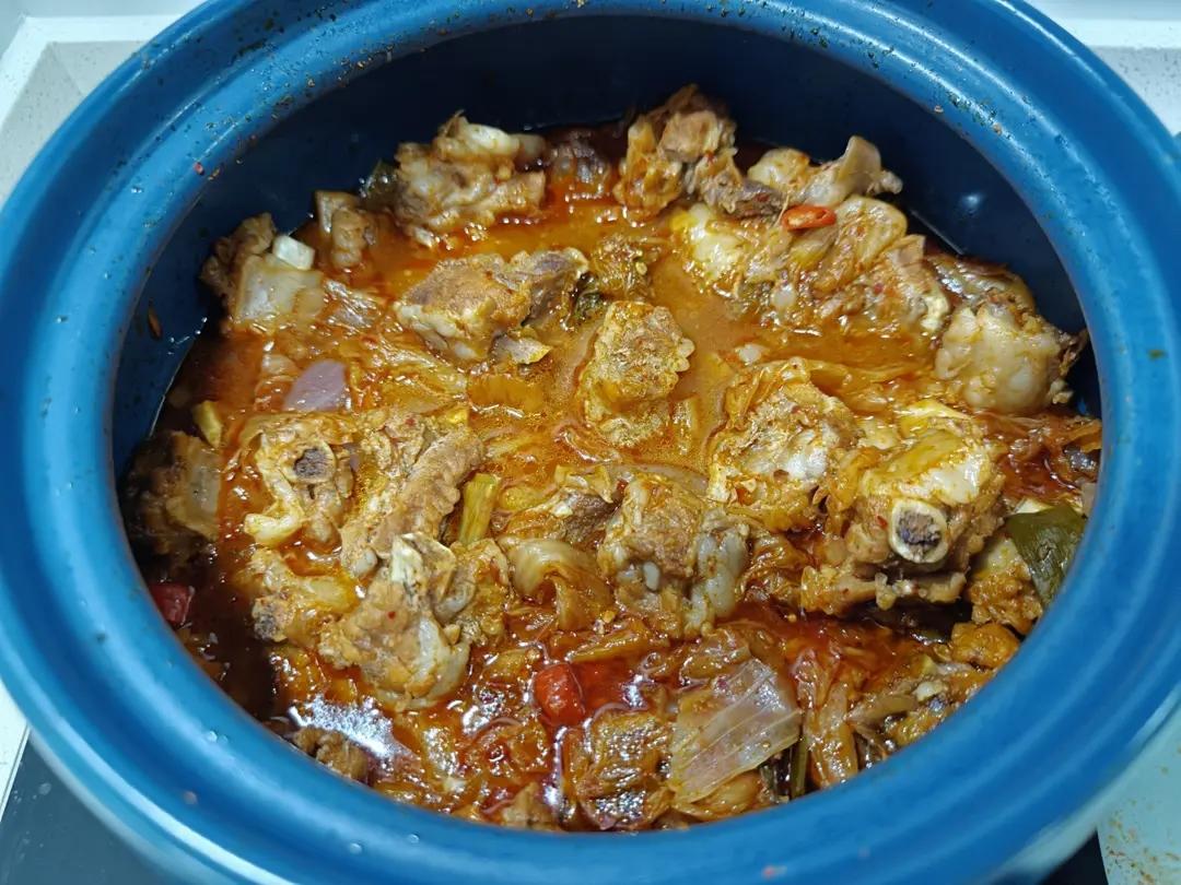 돼지갈비김치찜韩式猪排骨炖泡菜韩剧同款