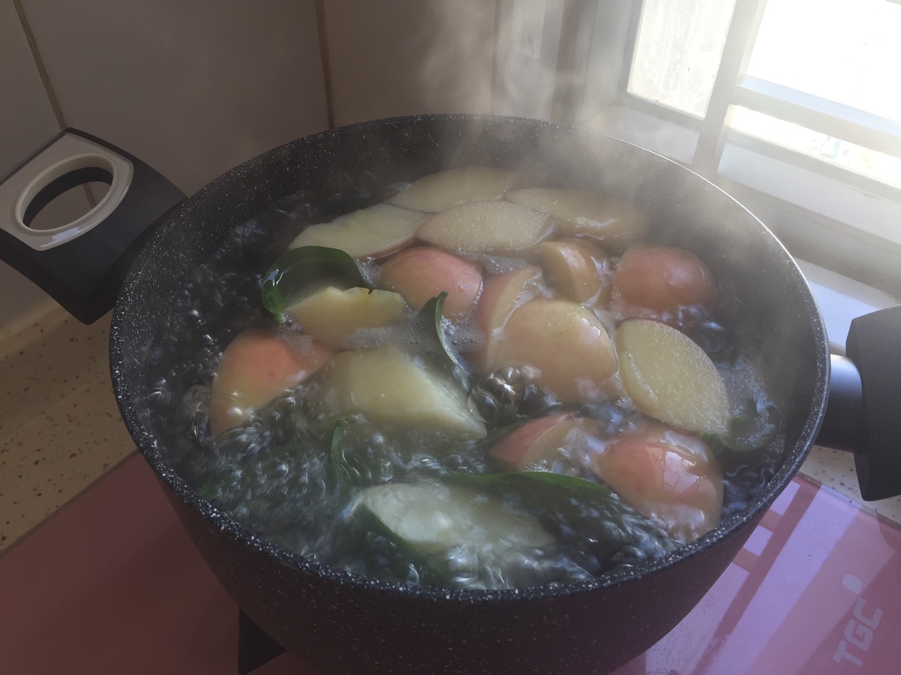 龙利叶苹果瘦肉汤的做法 步骤3