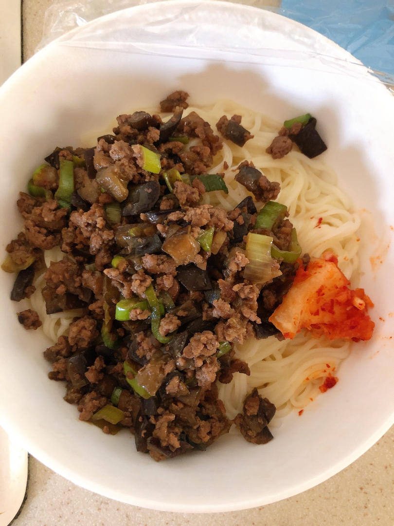 茄子肉沫炸酱面