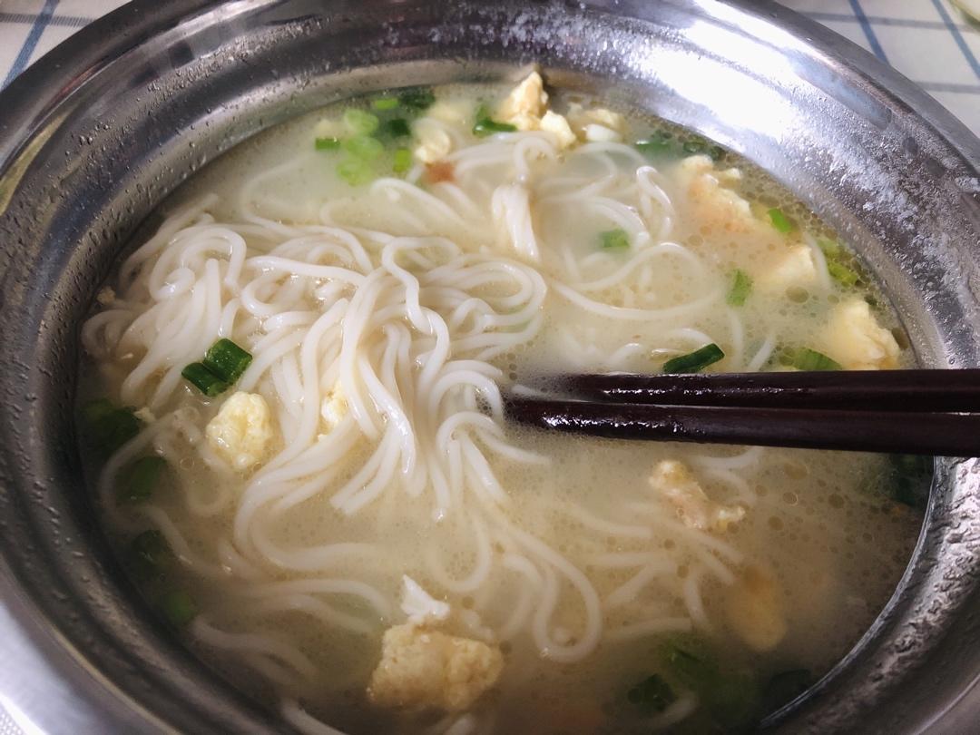 超简单美味的葱香鸡蛋面