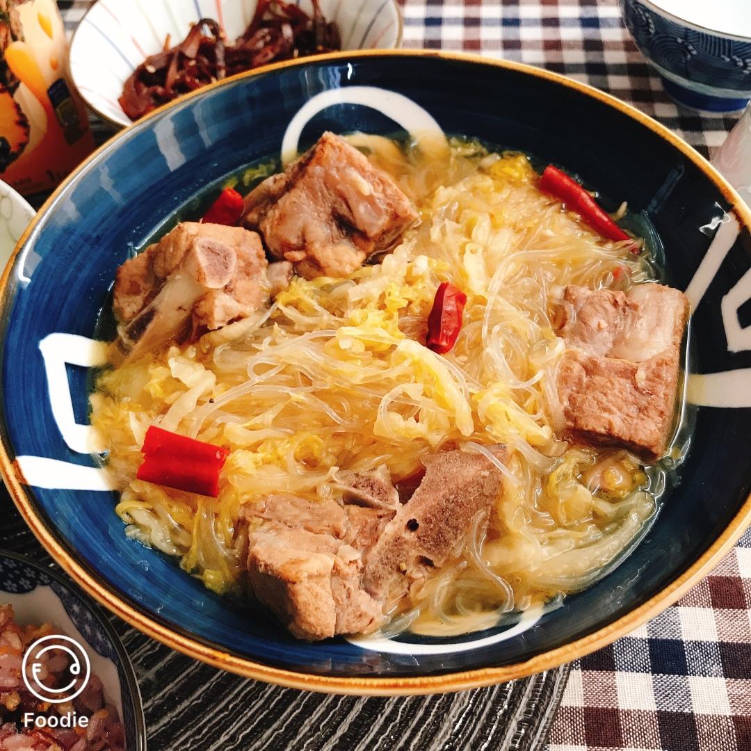 东北酸菜炖排骨