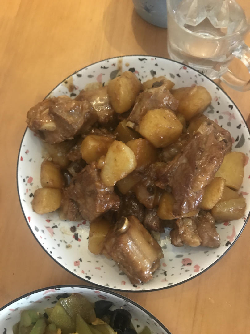 土豆烧排骨
