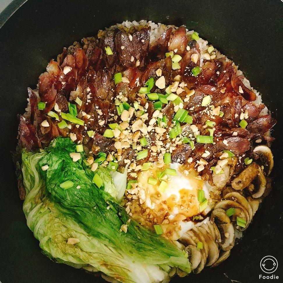 铸铁锅腊肠煲仔饭