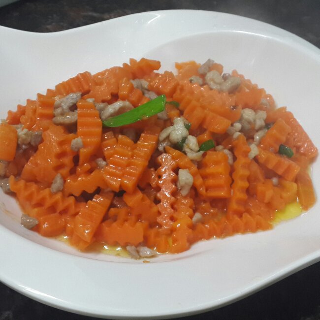 红萝卜炒肉丝
