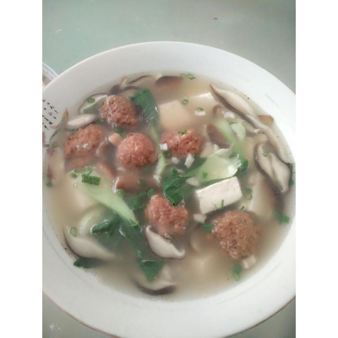 肉丸粉丝蘑菇汤