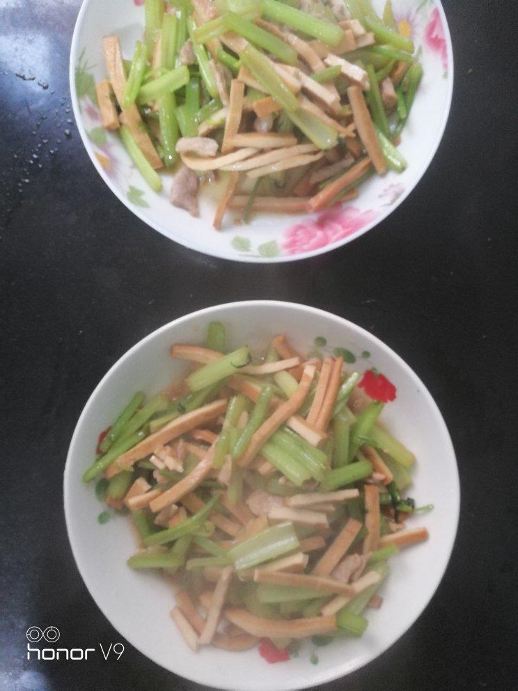芹菜炒香干
