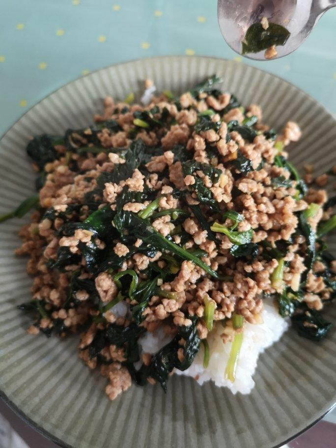 【美味的广场】好吃到刮碗底的泰式菠菜炒猪肉盖饭BY白种元 태국시 시금치고기 텊밤