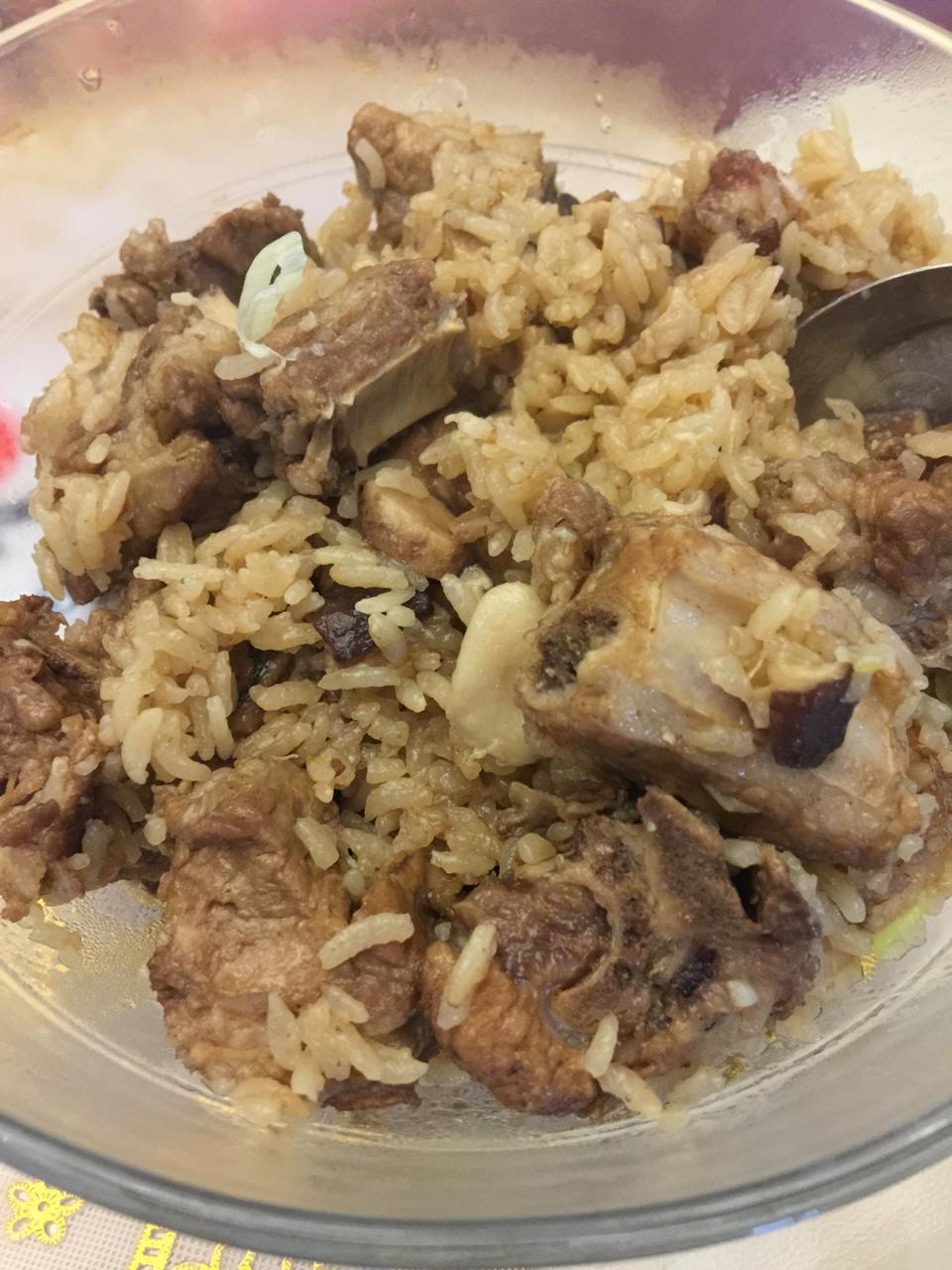 喷香排骨焖饭（爆好吃）