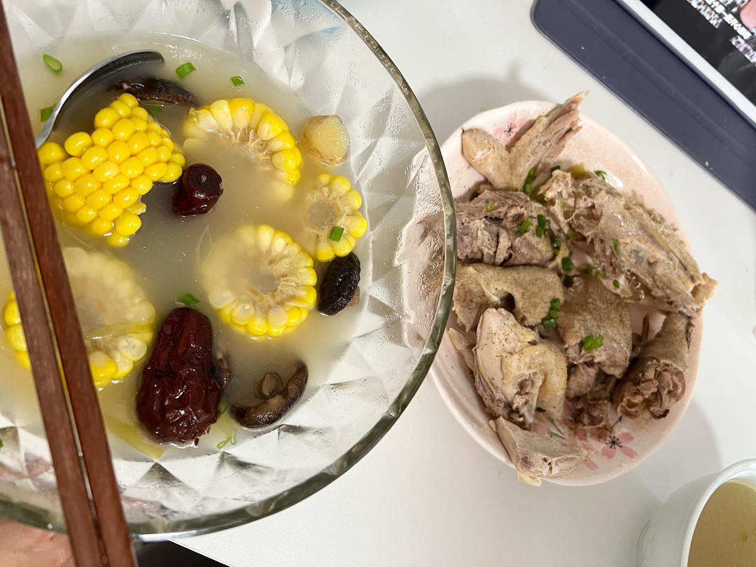 香菇炖鸡汤