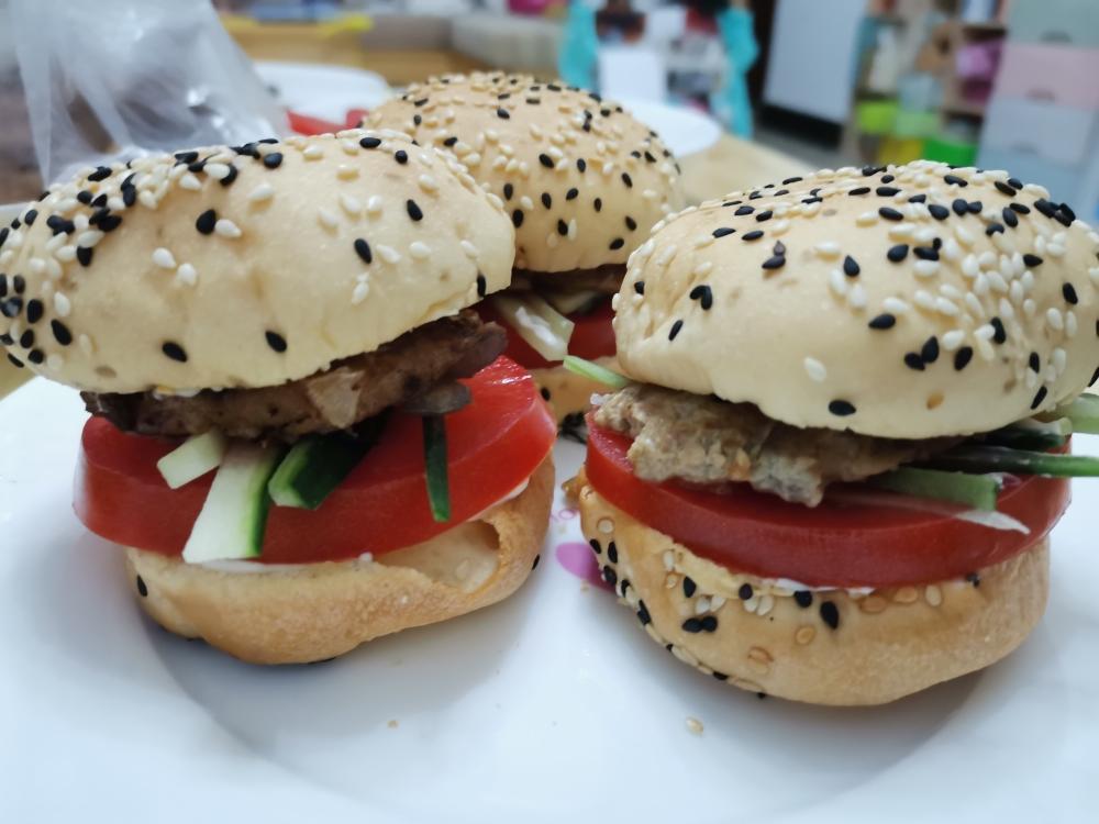 自制猪扒汉堡的做法