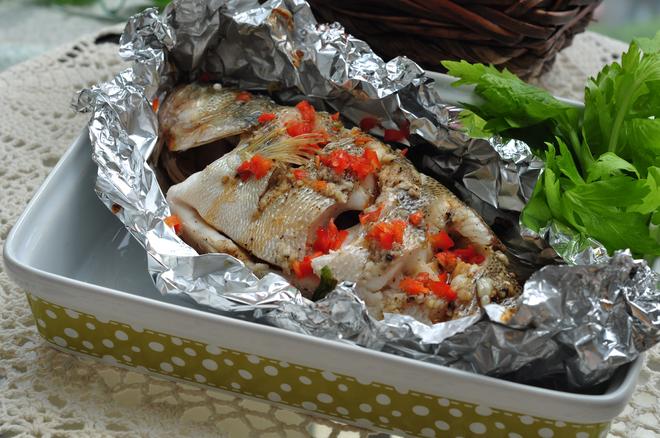 锡纸包烤鲈鱼的做法