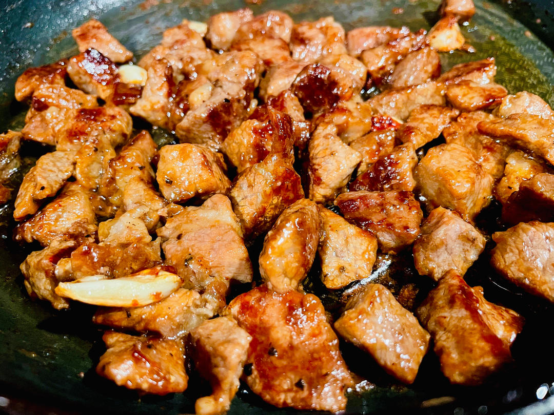 好吃到舔盘的蒜香黑椒牛肉粒