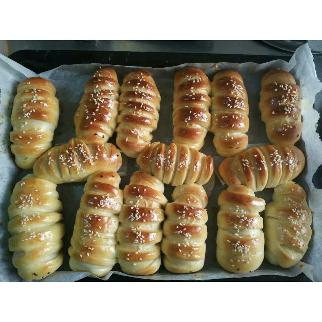 毛毛虫肉松面包
