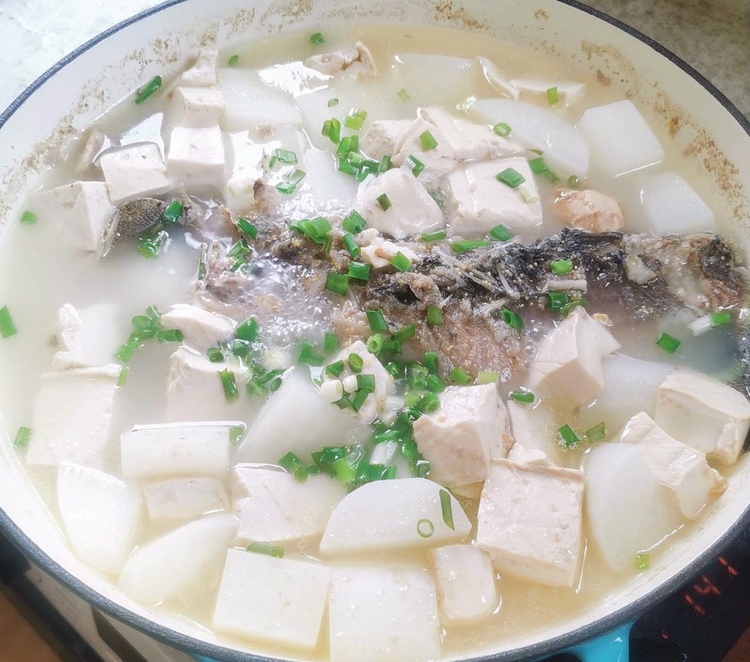 这样做的鲫鱼汤超好喝，奶白奶白的