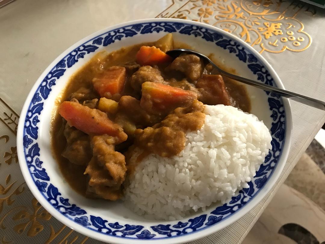 日式咖喱牛肉饭