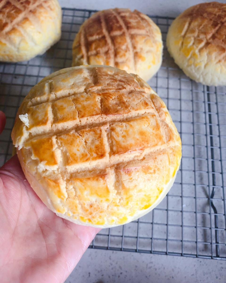 好吃到炸裂的港式菠萝包（附带制作酥皮的小视频）