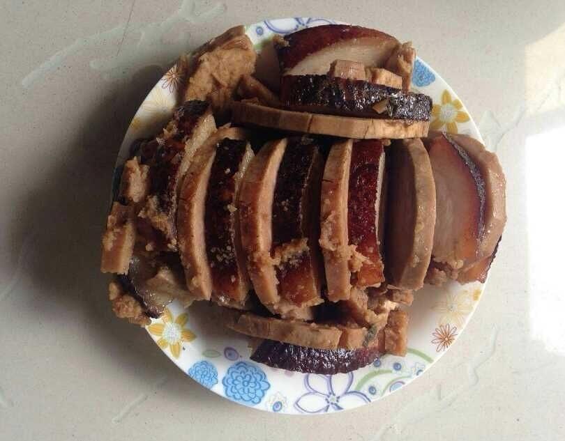 梅菜芋头扣肉夹的做法