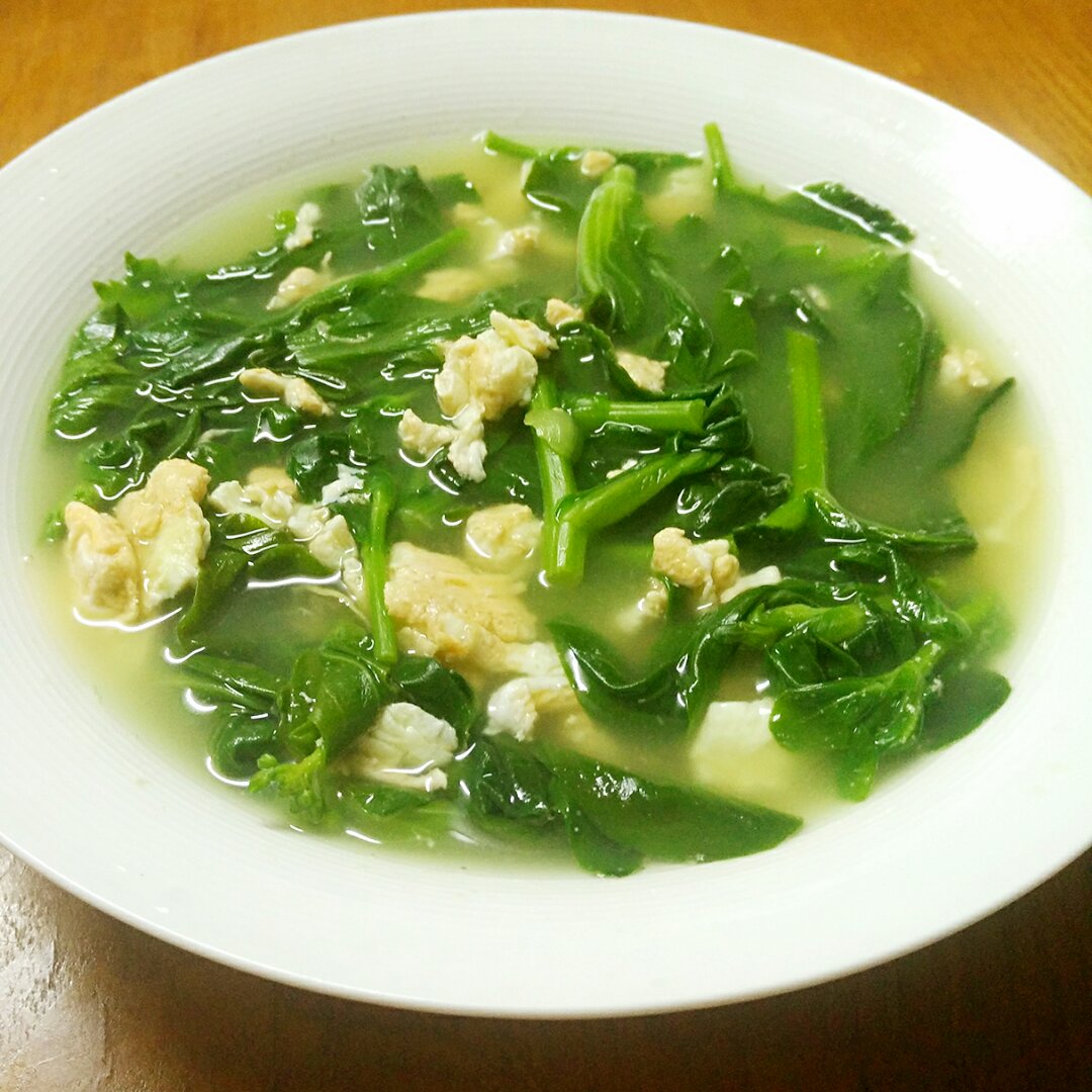 豌豆尖煎蛋汤
