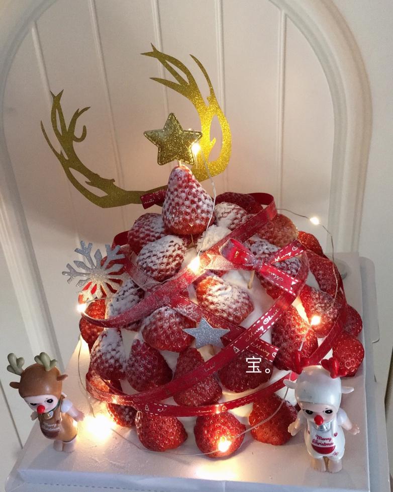草莓塔圣诞树蛋糕