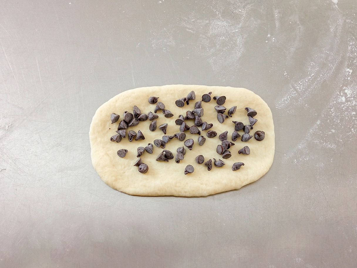 巧克力豆豆！小奶棒面包的做法 步骤8