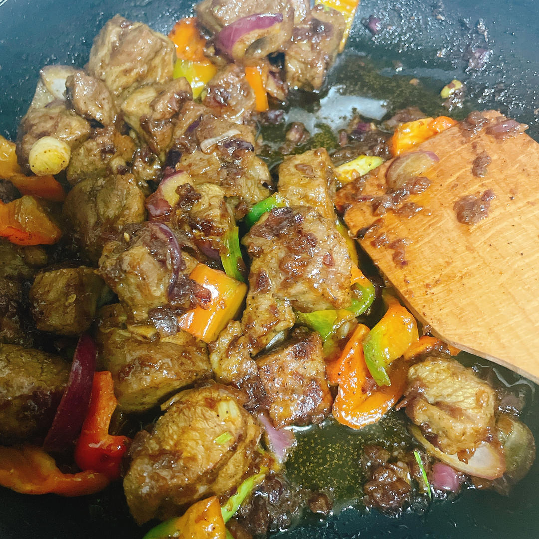 秘制铁板黑椒牛肉粒