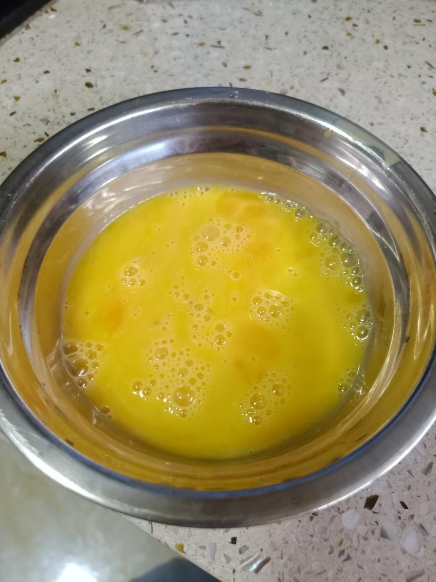 最容易的家常菜之——笋衣铺蛋的做法 步骤4