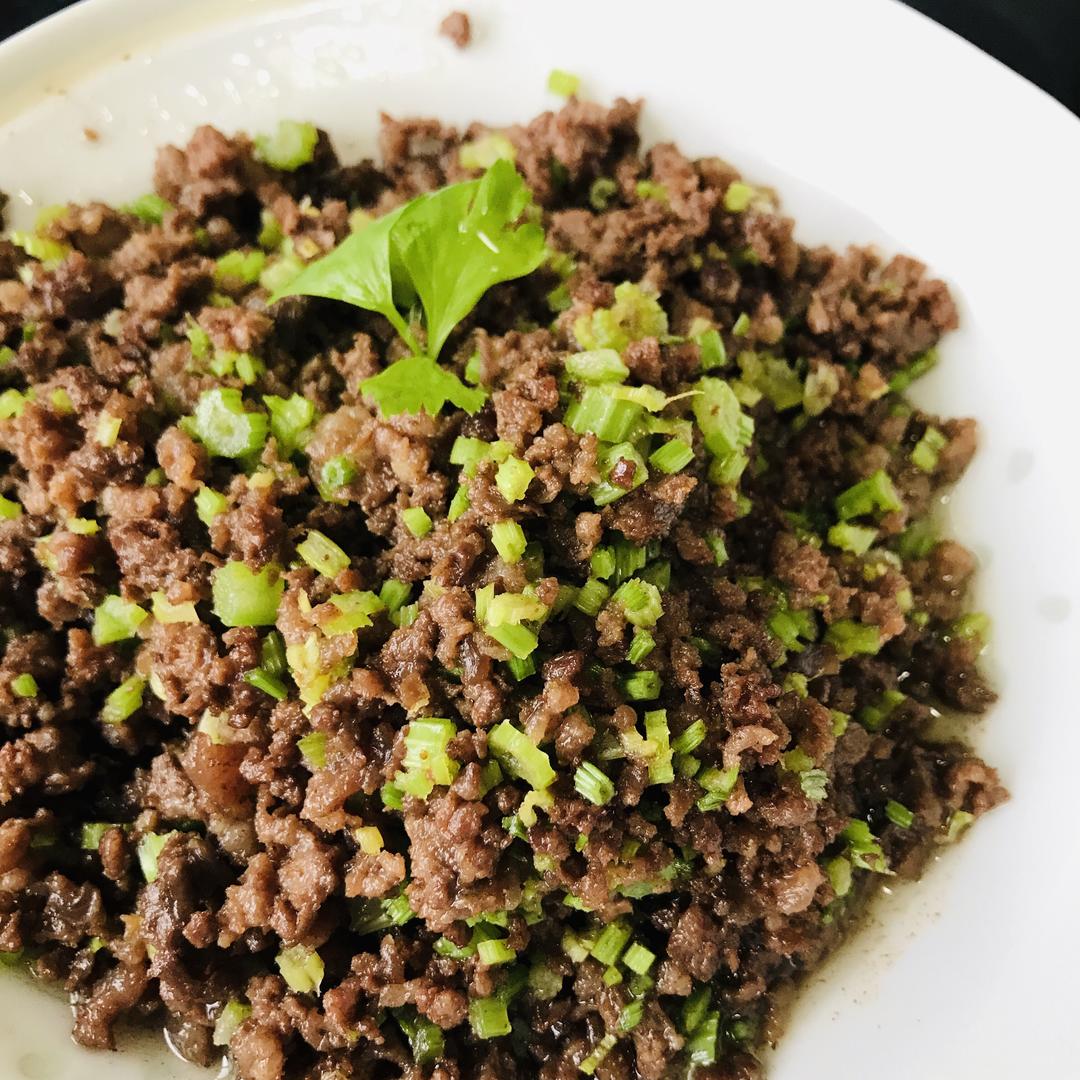 超级下饭芹菜牛肉末