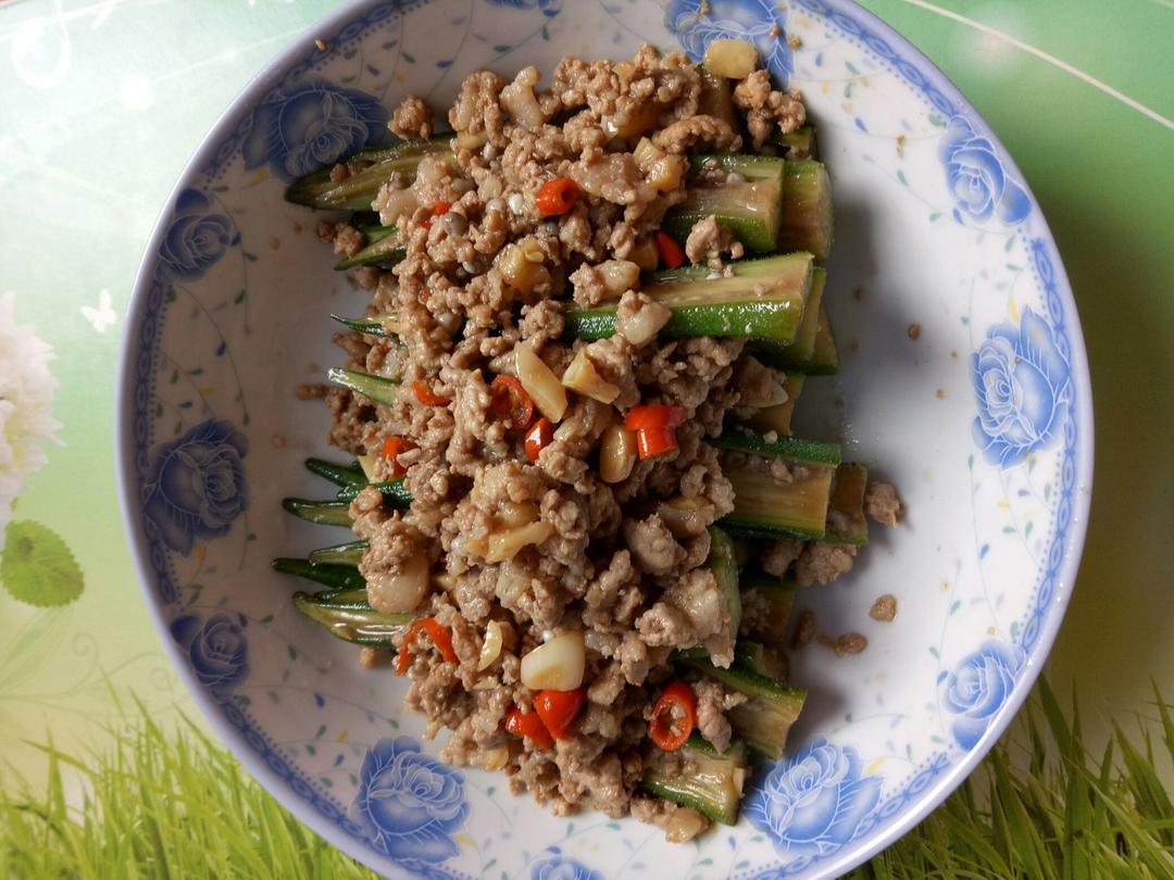 老干妈肉末炒秋葵