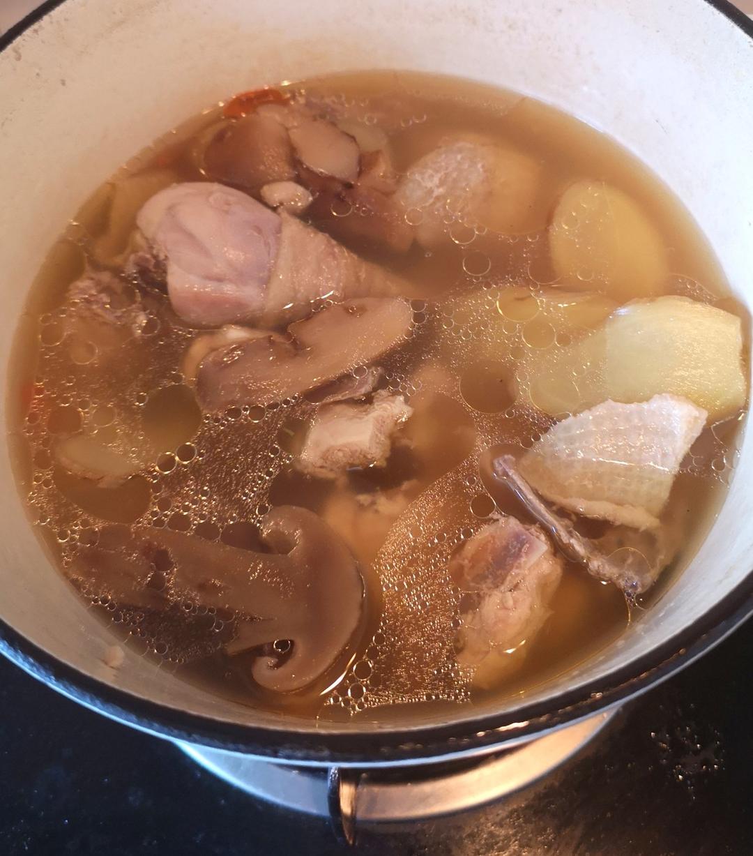 松茸土鸡汤