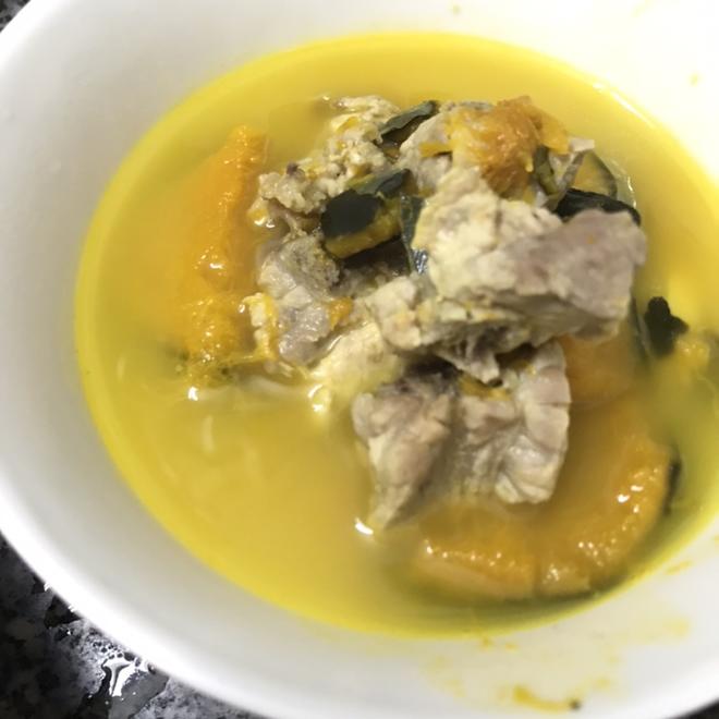 金瓜银梨排骨汤的做法