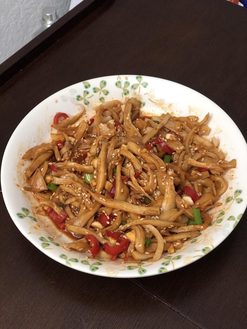 比肉还好吃的【手撕凉拌杏鲍菇】，上桌扫光光