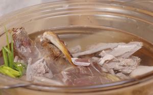 【金银老鸭汤】最适合秋天的一碗汤，养胃润肺！的做法 步骤4
