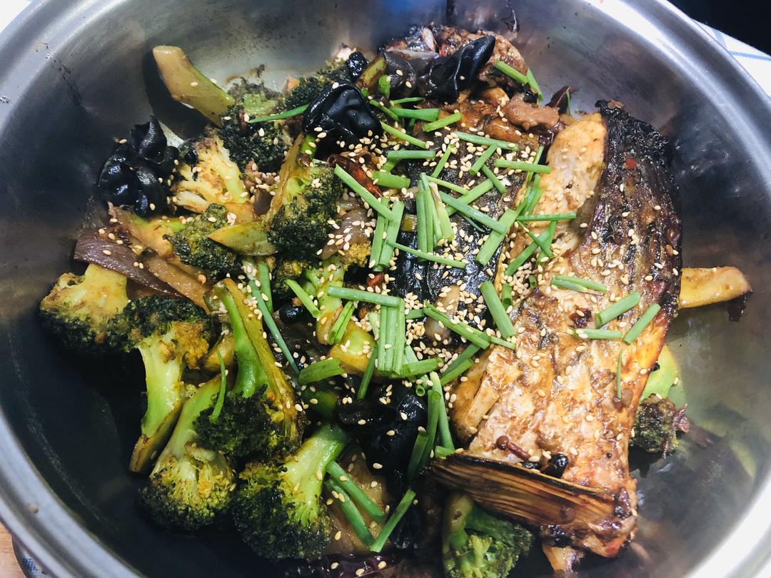 烤鱼🐟好吃到舔盆，豆豉酱香烤鱼🐟难度系数低，在家也能做大厨！