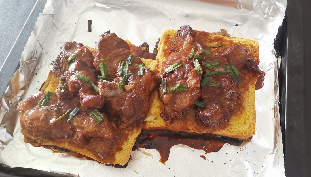 《昨日的美食》之咸牛肉洋葱吐司