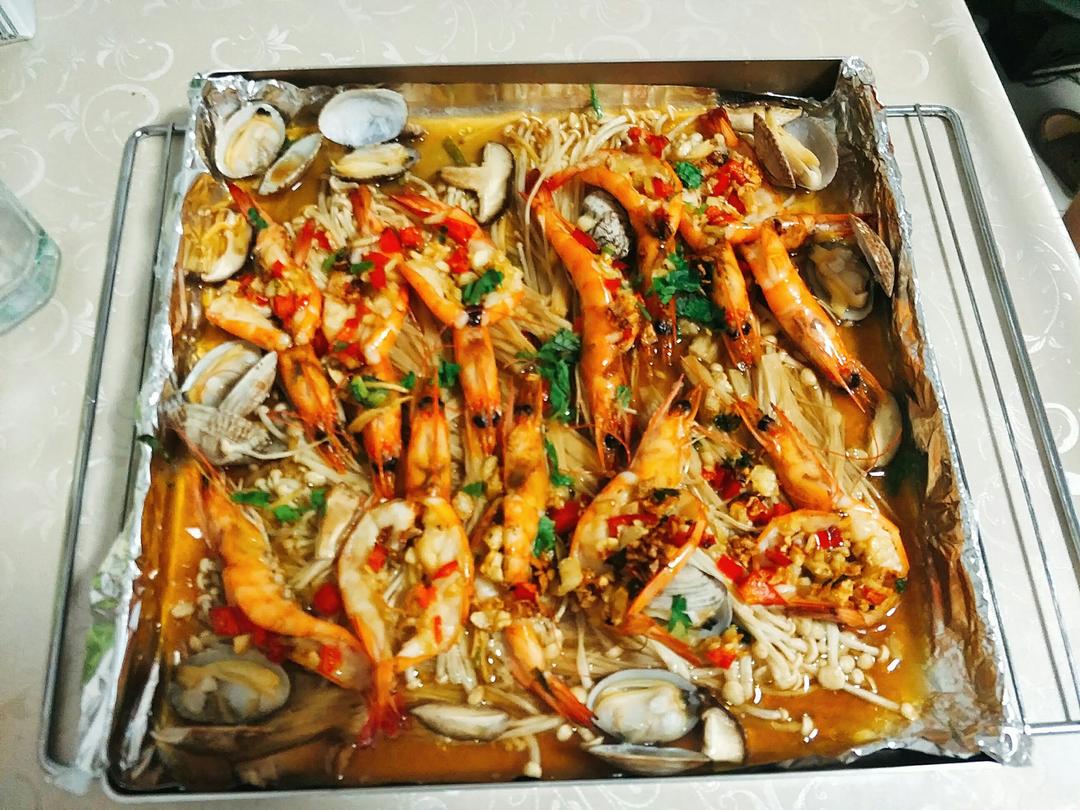 蒜蓉金针菇烤花蛤虾