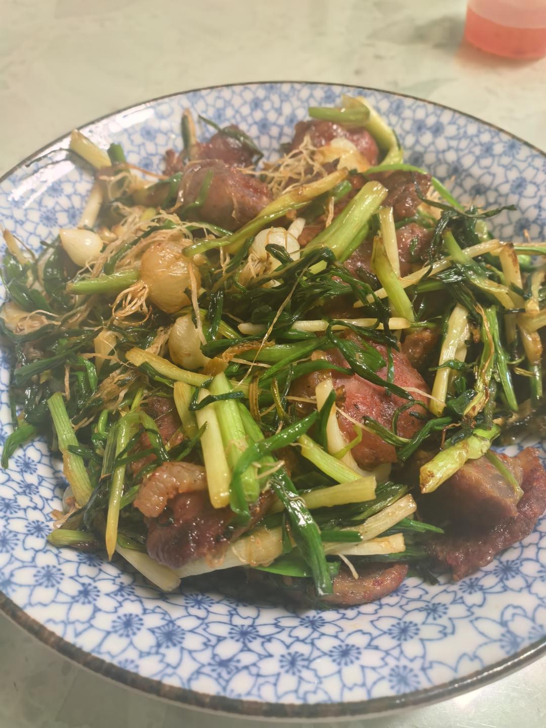 冬日必做的一道菜，野葱炒腊肉。