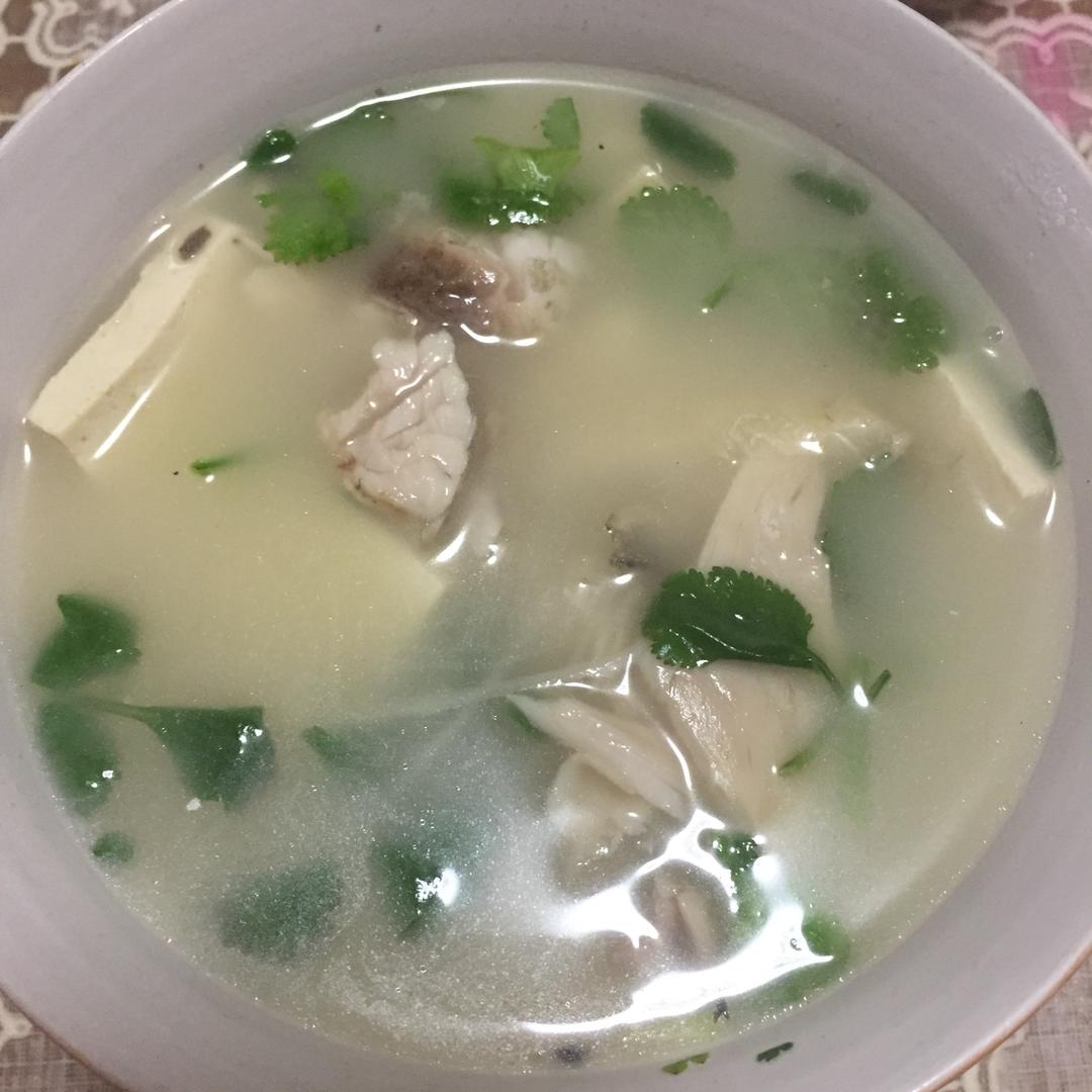 鲫鱼豆腐汤