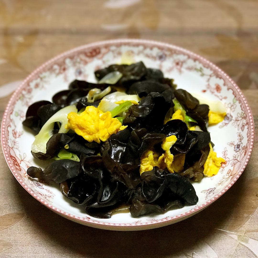 木耳炒鸡蛋 Wood ear Mushrooms with Egg