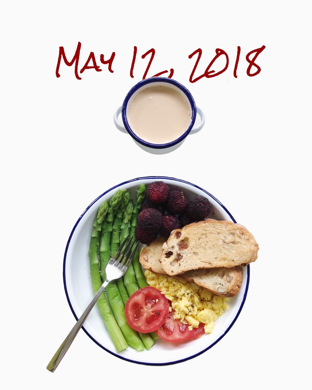 睡沙发才能吃上早餐