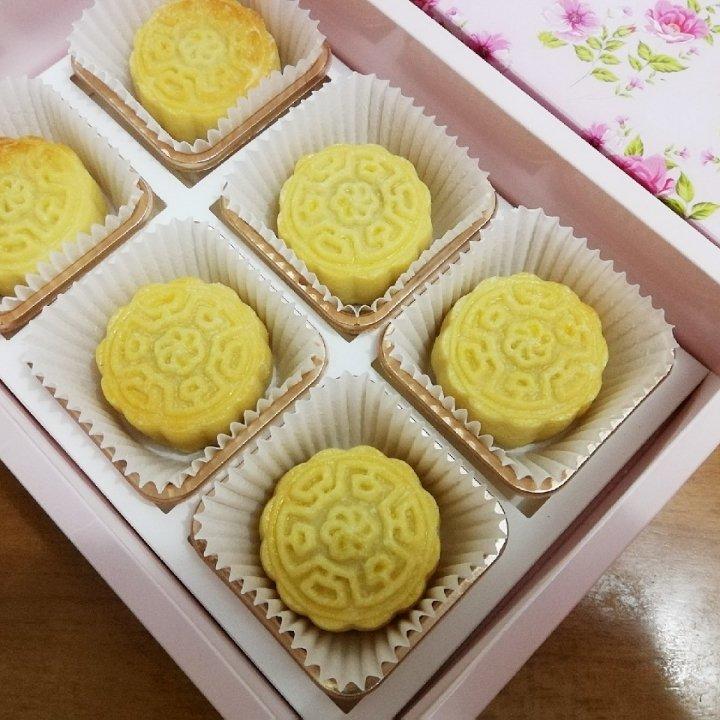 酥皮奶黄月饼